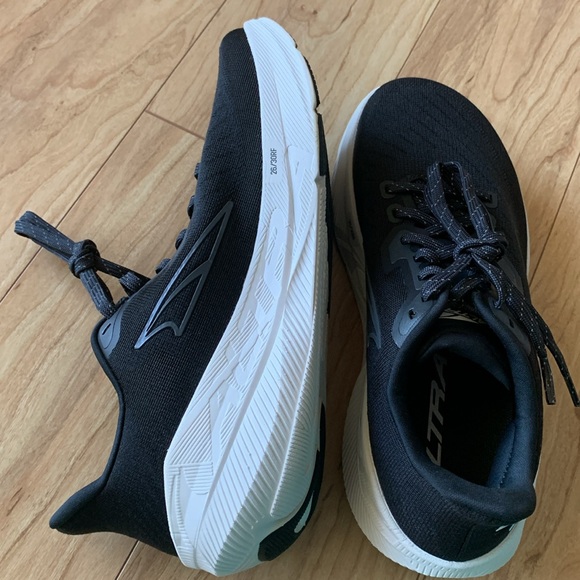 Altra W Experience Flow Black and White  Running Shoes - Picture 14 of 14